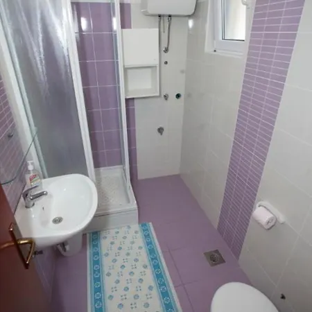 Πανσιόν And With Parking Space Tucepi, Makarska - 13056 3*