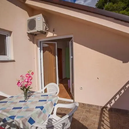 Πανσιόν And With Parking Space Tucepi, Makarska - 13056 3*