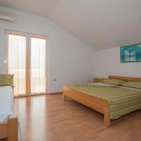 Πανσιόν And With Parking Space Tucepi, Makarska - 13056