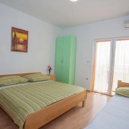 Πανσιόν And With Parking Space Tucepi, Makarska - 13056 3*