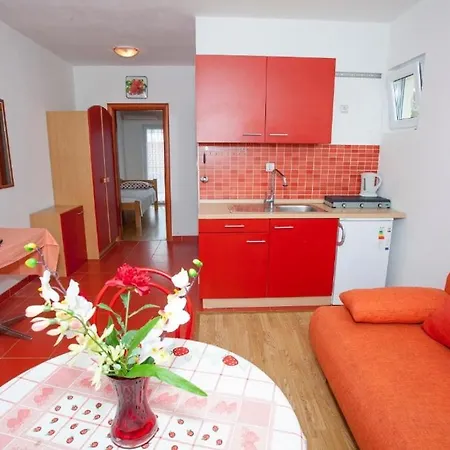 And With Parking Space Tucepi, Makarska - 13056 Πανσιόν Tučepi