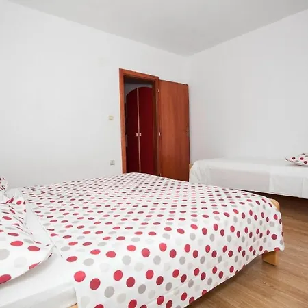 And With Parking Space Tucepi, Makarska - 13056 Πανσιόν Tučepi